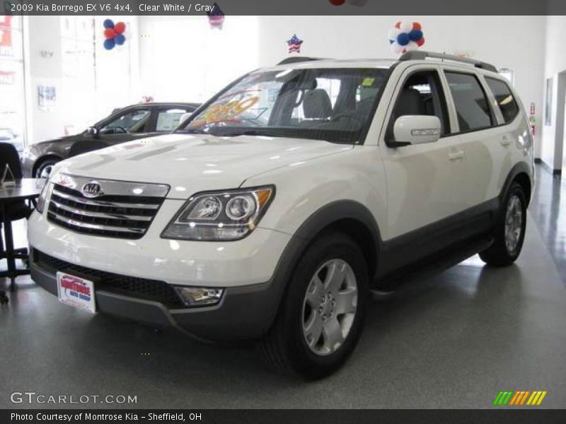 Clear White / Gray 2009 Kia Borrego EX V6 4x4
