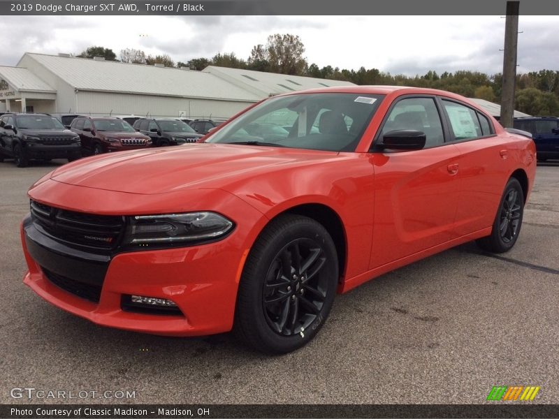 Front 3/4 View of 2019 Charger SXT AWD