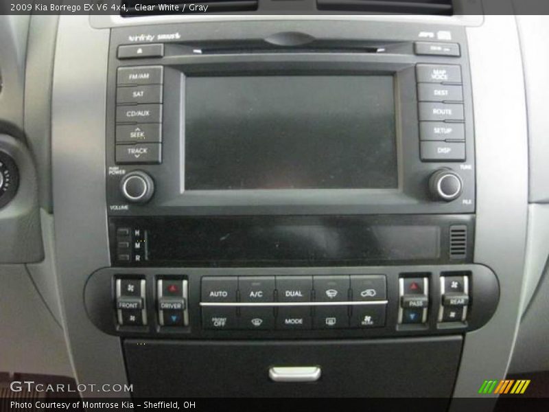 Clear White / Gray 2009 Kia Borrego EX V6 4x4