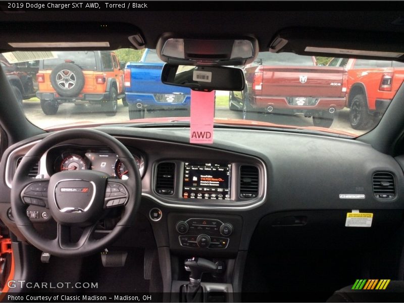 Torred / Black 2019 Dodge Charger SXT AWD