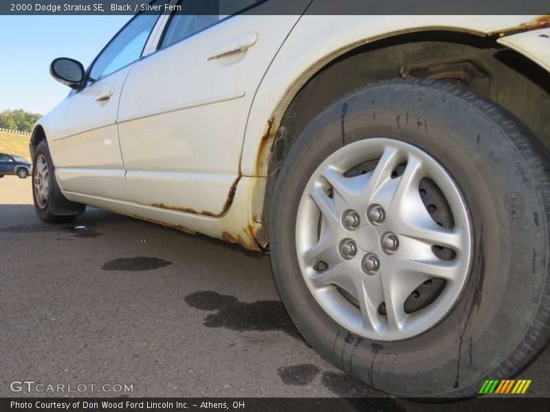 Black / Silver Fern 2000 Dodge Stratus SE