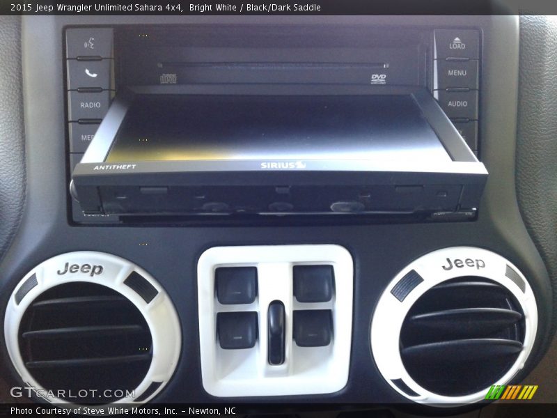 Bright White / Black/Dark Saddle 2015 Jeep Wrangler Unlimited Sahara 4x4