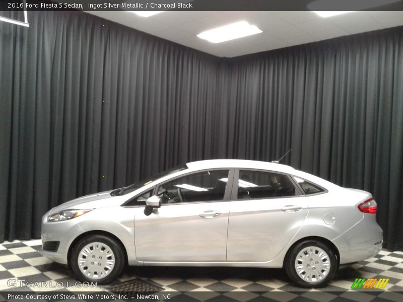 Ingot Silver Metallic / Charcoal Black 2016 Ford Fiesta S Sedan