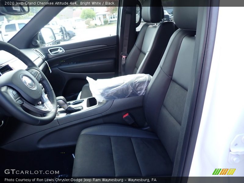 Bright White / Black 2020 Jeep Grand Cherokee Altitude 4x4