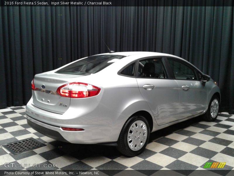 Ingot Silver Metallic / Charcoal Black 2016 Ford Fiesta S Sedan