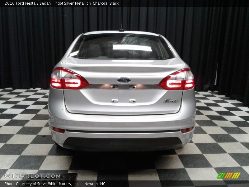 Ingot Silver Metallic / Charcoal Black 2016 Ford Fiesta S Sedan