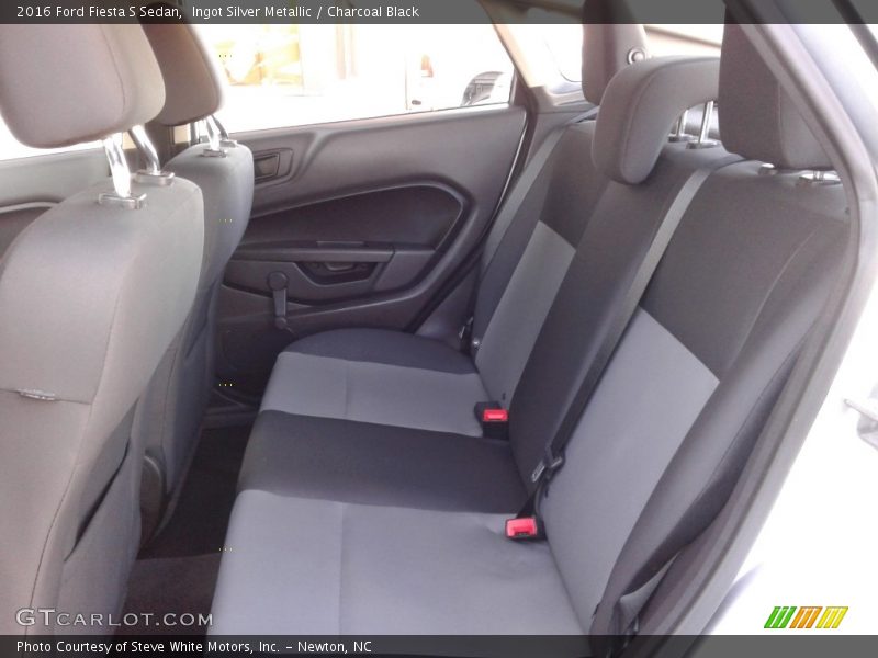 Ingot Silver Metallic / Charcoal Black 2016 Ford Fiesta S Sedan