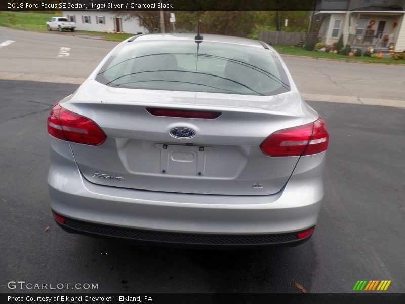 Ingot Silver / Charcoal Black 2018 Ford Focus SE Sedan