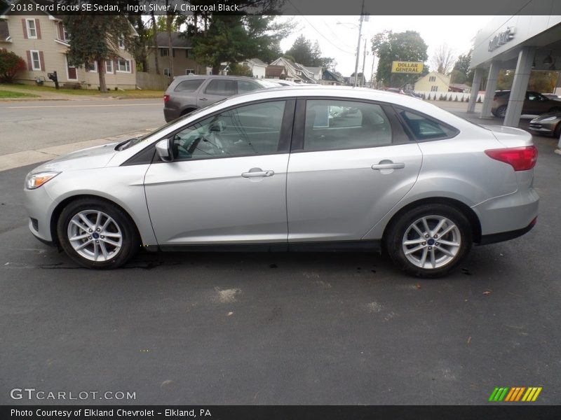 Ingot Silver / Charcoal Black 2018 Ford Focus SE Sedan
