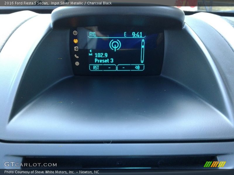 Ingot Silver Metallic / Charcoal Black 2016 Ford Fiesta S Sedan