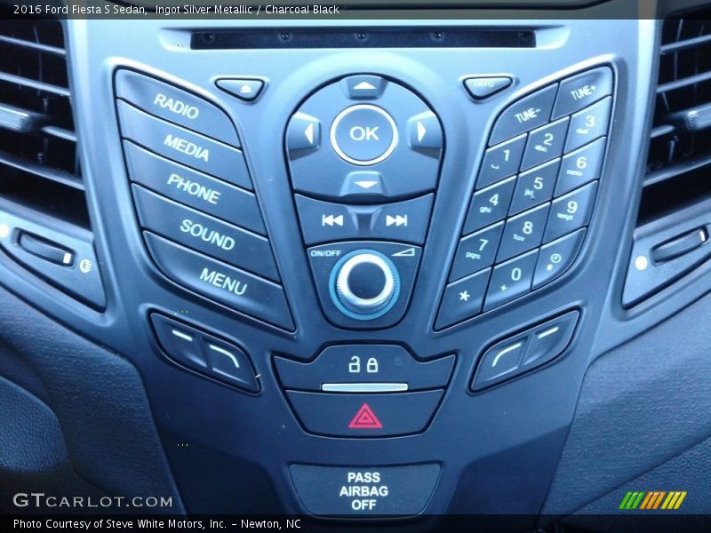 Ingot Silver Metallic / Charcoal Black 2016 Ford Fiesta S Sedan