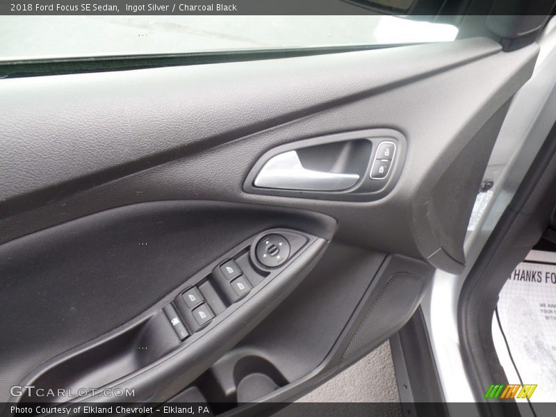 Ingot Silver / Charcoal Black 2018 Ford Focus SE Sedan