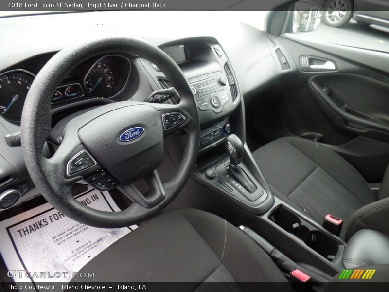 Ingot Silver / Charcoal Black 2018 Ford Focus SE Sedan