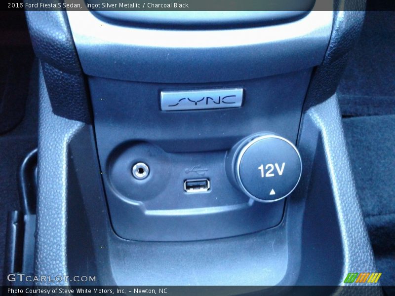Ingot Silver Metallic / Charcoal Black 2016 Ford Fiesta S Sedan