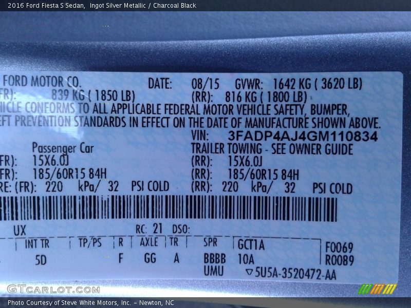 Ingot Silver Metallic / Charcoal Black 2016 Ford Fiesta S Sedan