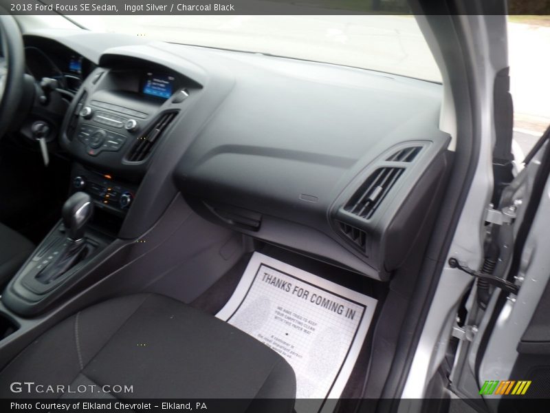 Ingot Silver / Charcoal Black 2018 Ford Focus SE Sedan