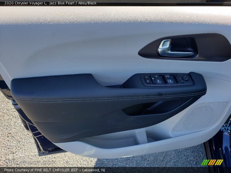 Jazz Blue Pearl / Alloy/Black 2020 Chrysler Voyager L