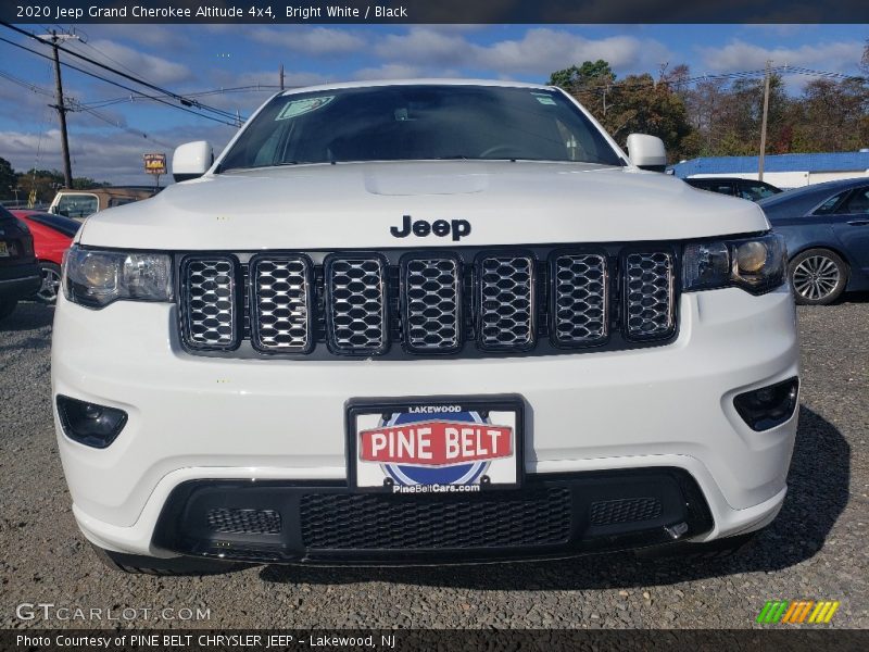Bright White / Black 2020 Jeep Grand Cherokee Altitude 4x4