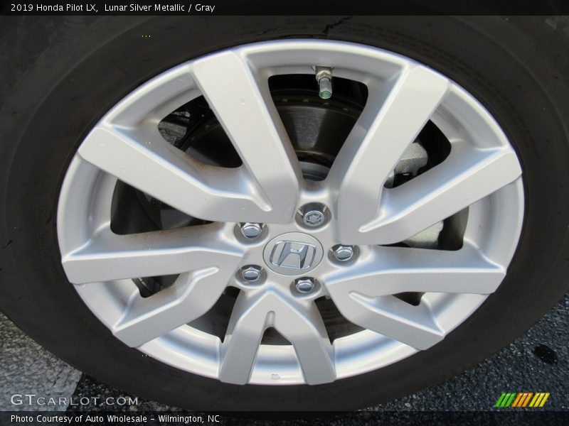 Lunar Silver Metallic / Gray 2019 Honda Pilot LX
