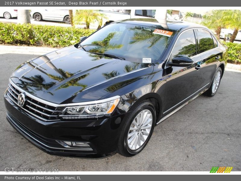 Deep Black Pearl / Cornsilk Beige 2017 Volkswagen Passat SE Sedan