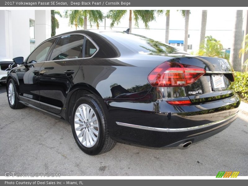 Deep Black Pearl / Cornsilk Beige 2017 Volkswagen Passat SE Sedan