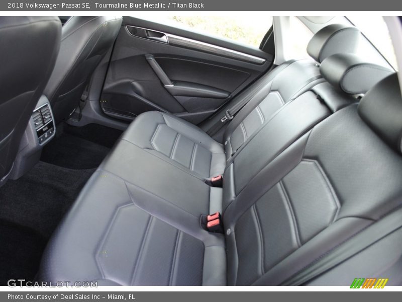 Tourmaline Blue Metallic / Titan Black 2018 Volkswagen Passat SE