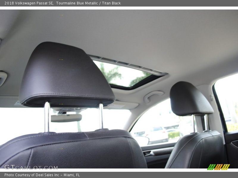 Tourmaline Blue Metallic / Titan Black 2018 Volkswagen Passat SE