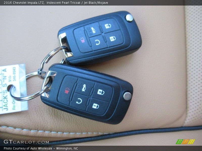 Iridescent Pearl Tricoat / Jet Black/Mojave 2016 Chevrolet Impala LTZ