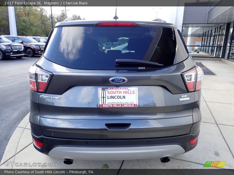 Magnetic / Charcoal Black 2017 Ford Escape SE