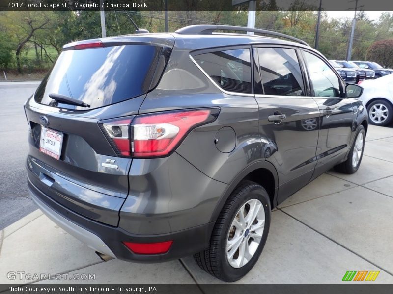 Magnetic / Charcoal Black 2017 Ford Escape SE