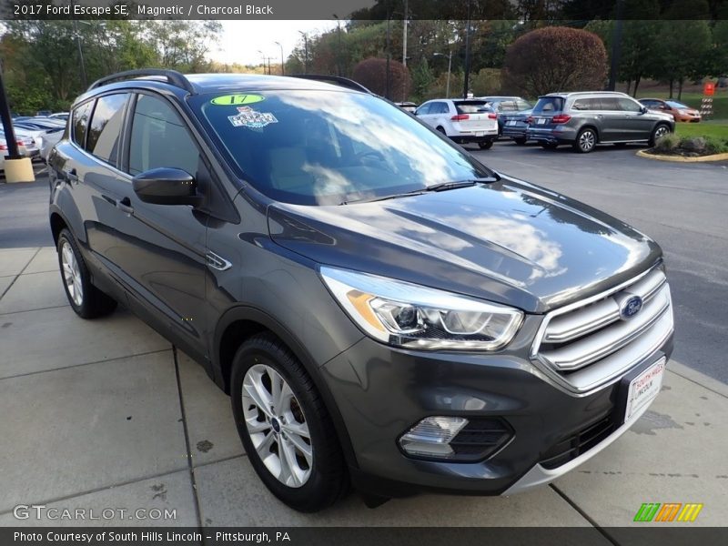 Magnetic / Charcoal Black 2017 Ford Escape SE
