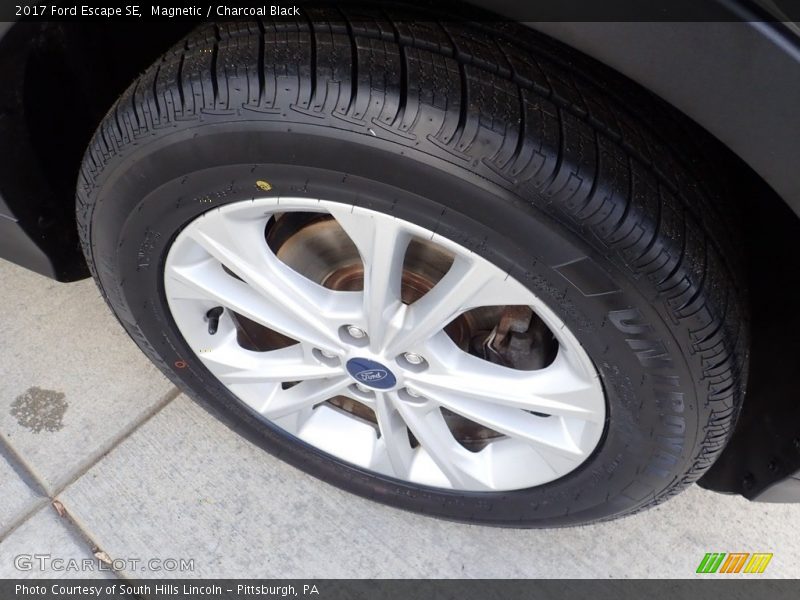 Magnetic / Charcoal Black 2017 Ford Escape SE