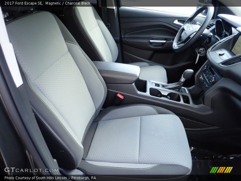 Magnetic / Charcoal Black 2017 Ford Escape SE