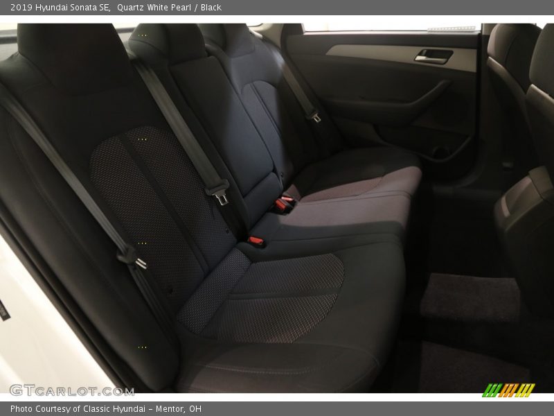 Quartz White Pearl / Black 2019 Hyundai Sonata SE