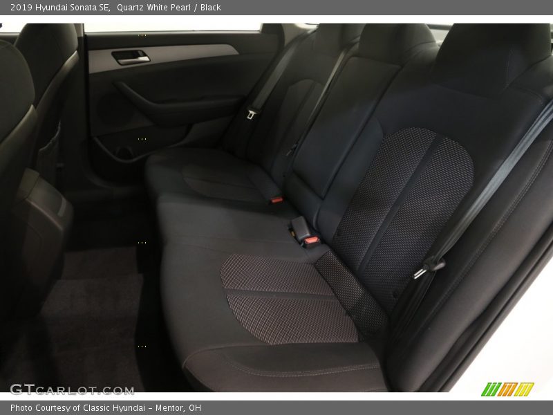 Quartz White Pearl / Black 2019 Hyundai Sonata SE