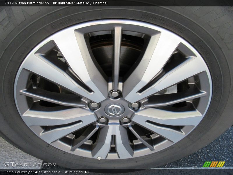 Brilliant Silver Metallic / Charcoal 2019 Nissan Pathfinder SV