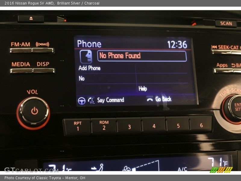 Brilliant Silver / Charcoal 2016 Nissan Rogue SV AWD