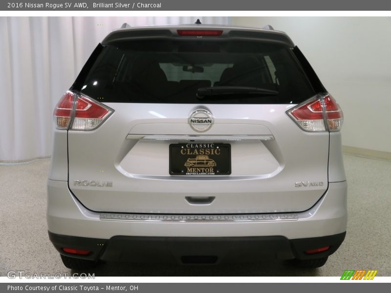 Brilliant Silver / Charcoal 2016 Nissan Rogue SV AWD