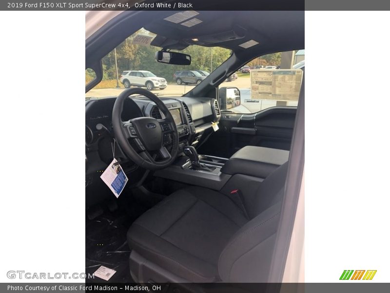 Oxford White / Black 2019 Ford F150 XLT Sport SuperCrew 4x4