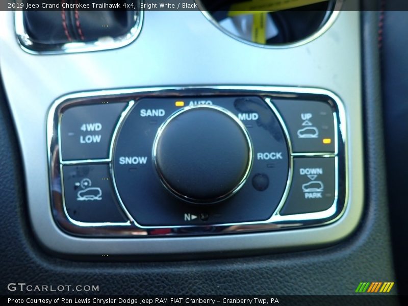 Bright White / Black 2019 Jeep Grand Cherokee Trailhawk 4x4