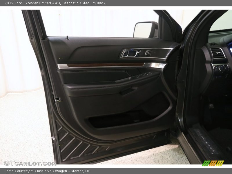 Magnetic / Medium Black 2019 Ford Explorer Limited 4WD