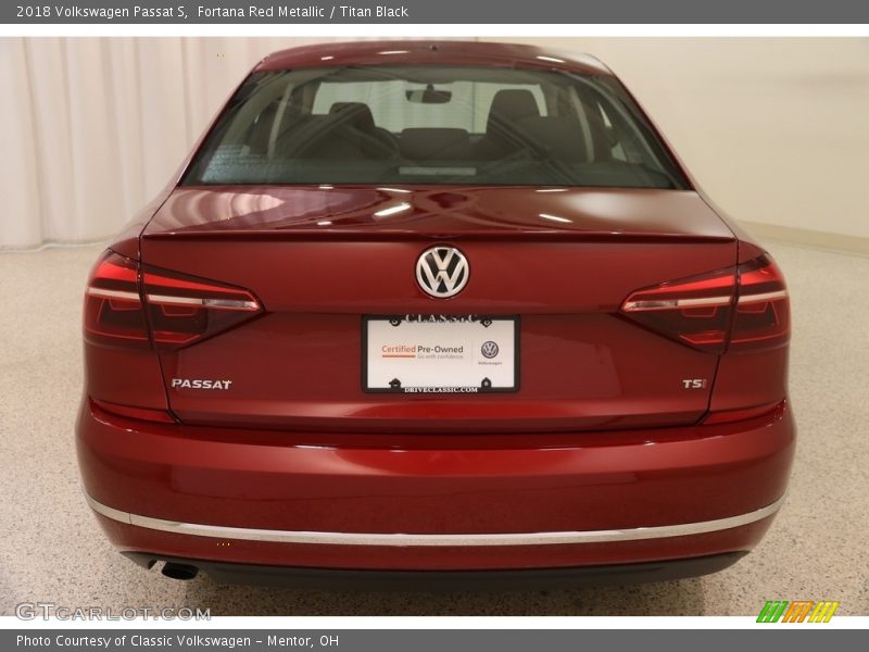 Fortana Red Metallic / Titan Black 2018 Volkswagen Passat S