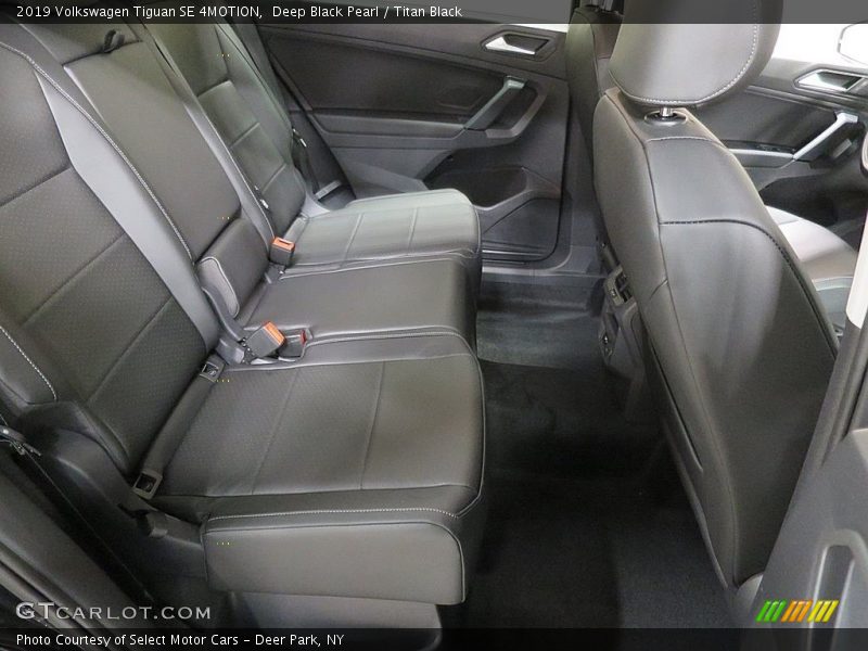 Deep Black Pearl / Titan Black 2019 Volkswagen Tiguan SE 4MOTION