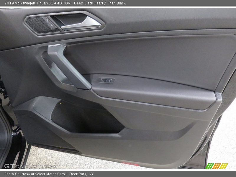 Deep Black Pearl / Titan Black 2019 Volkswagen Tiguan SE 4MOTION