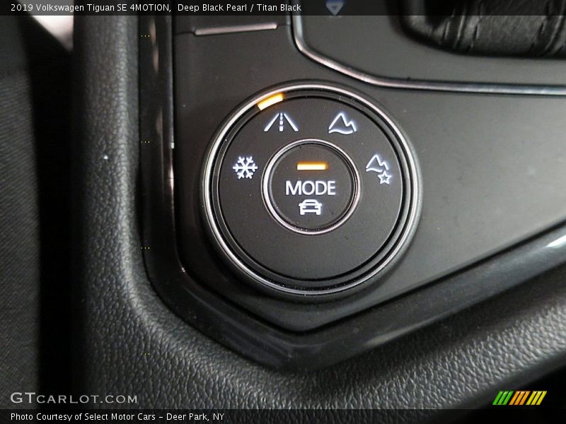 Deep Black Pearl / Titan Black 2019 Volkswagen Tiguan SE 4MOTION