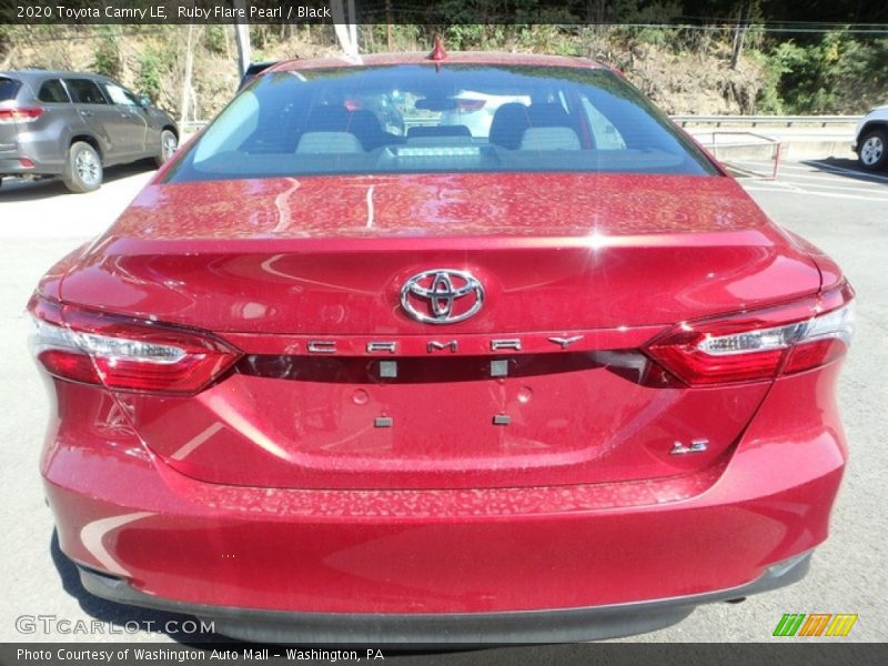 Ruby Flare Pearl / Black 2020 Toyota Camry LE