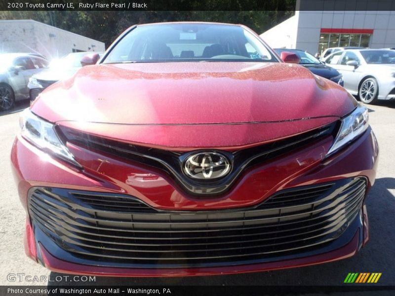 Ruby Flare Pearl / Black 2020 Toyota Camry LE