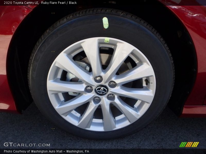Ruby Flare Pearl / Black 2020 Toyota Camry LE