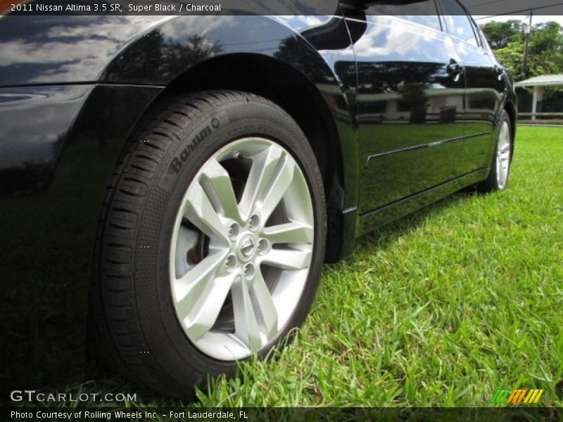 Super Black / Charcoal 2011 Nissan Altima 3.5 SR