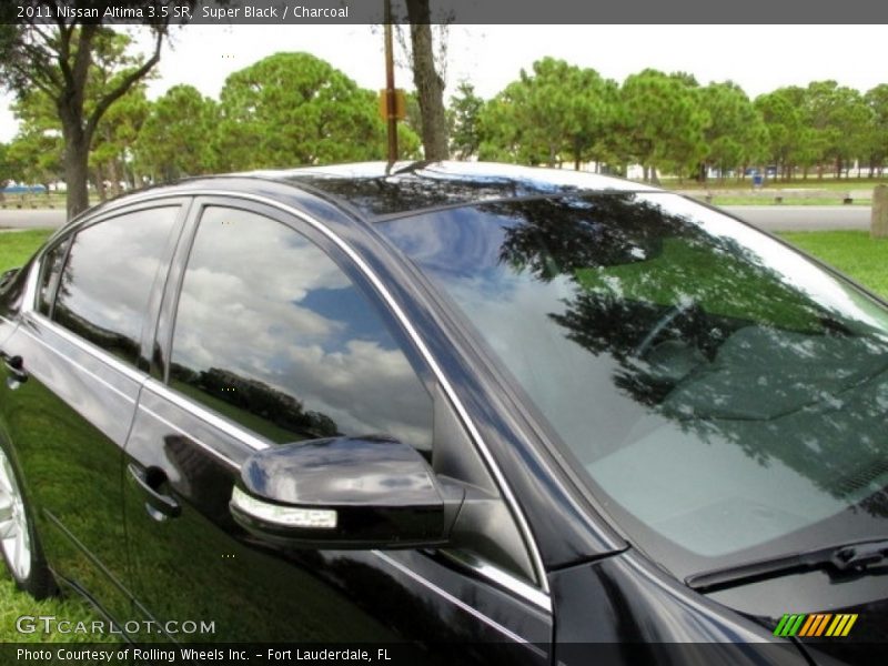 Super Black / Charcoal 2011 Nissan Altima 3.5 SR